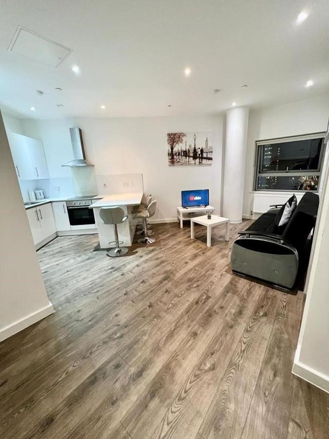 Immaculate Flat In West Croydon Apartment Exterior photo